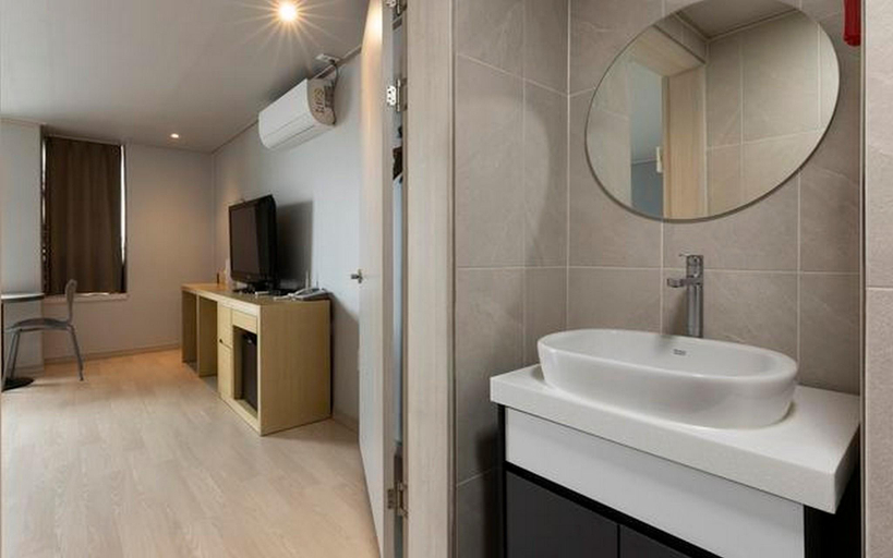 Bathroom 5, Busan Yeongdo Beach, Yeongdo