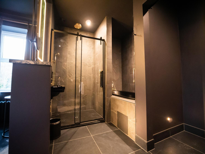 Shower 5, The Funky Monk, Durham