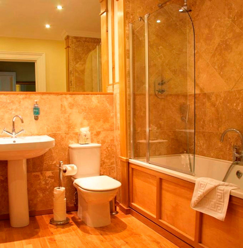 Bathroom, Willington Hall Hotel, Cheshire West and Chester