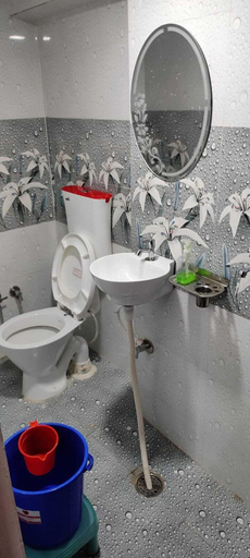 Bathroom 2, Madhavi Homestay, Varanasi