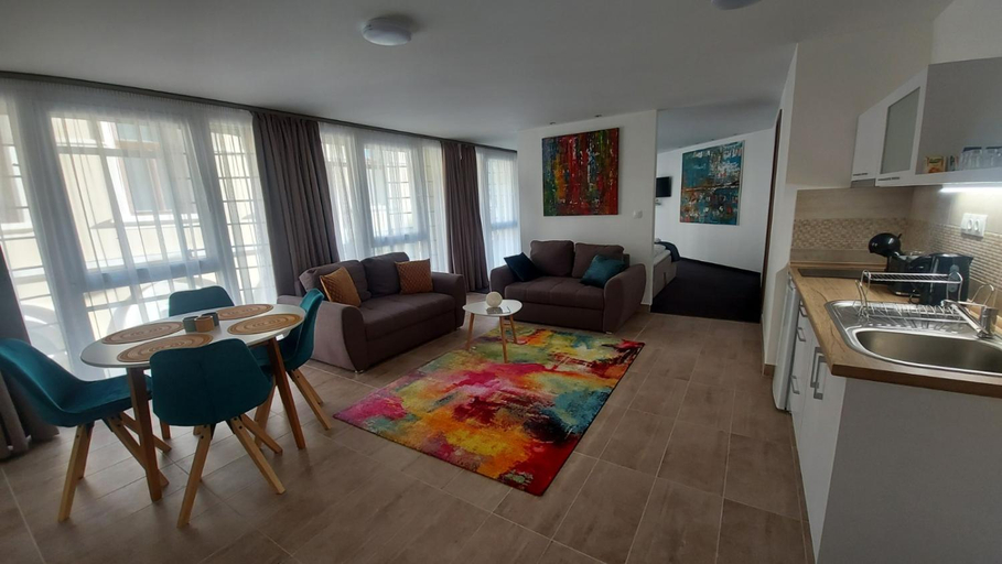 Others 4, City Center Apartmanhaz, Eger