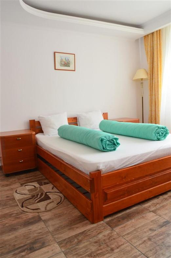 Others 4, Vila Liliacul, Budureasa