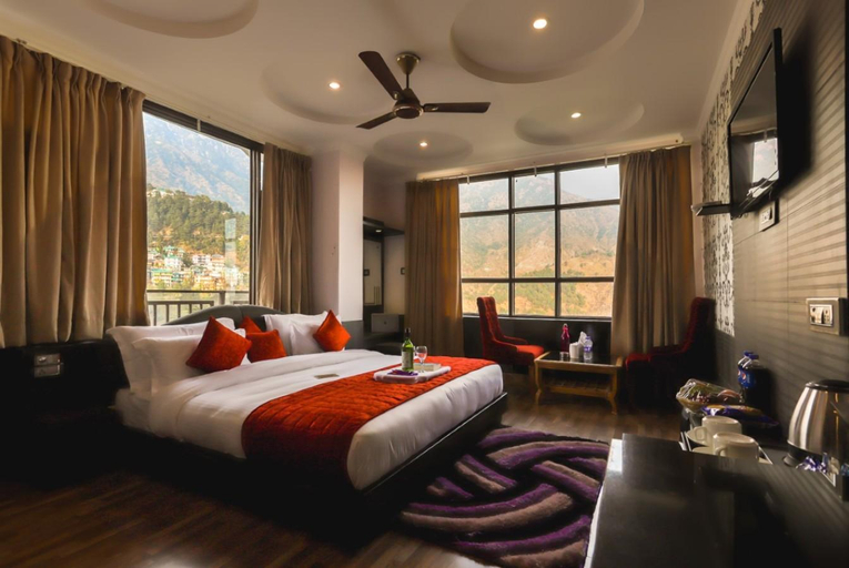 Bedroom 3, Hotel Holiday Hill, Kangra