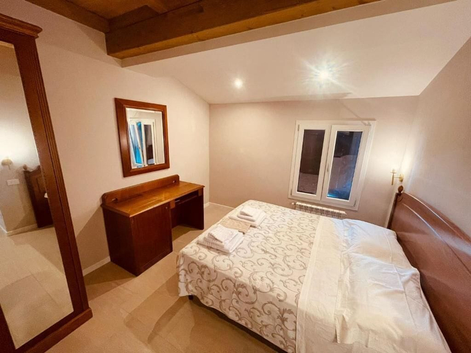 Bedroom 3, ANTICA LOCANDA LA POSTA, Bologna