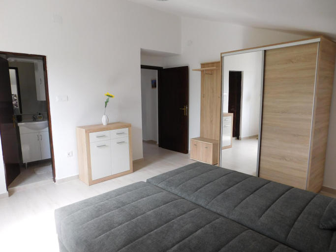 Others 4, Apartment Suncokret, Medulin
