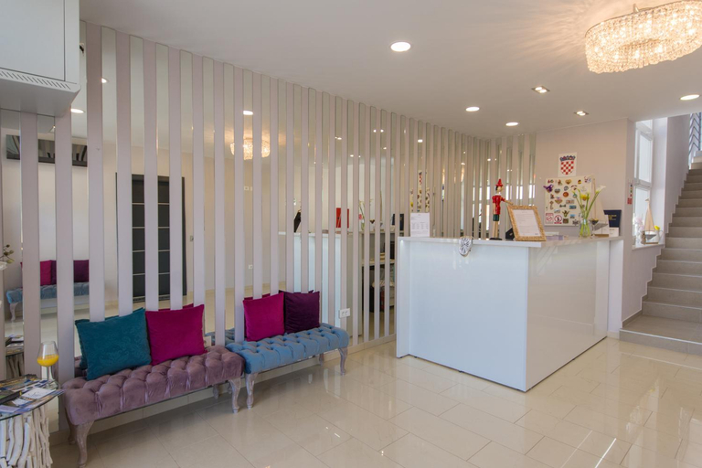 Public Area 2, Apartments Soho, Okrug