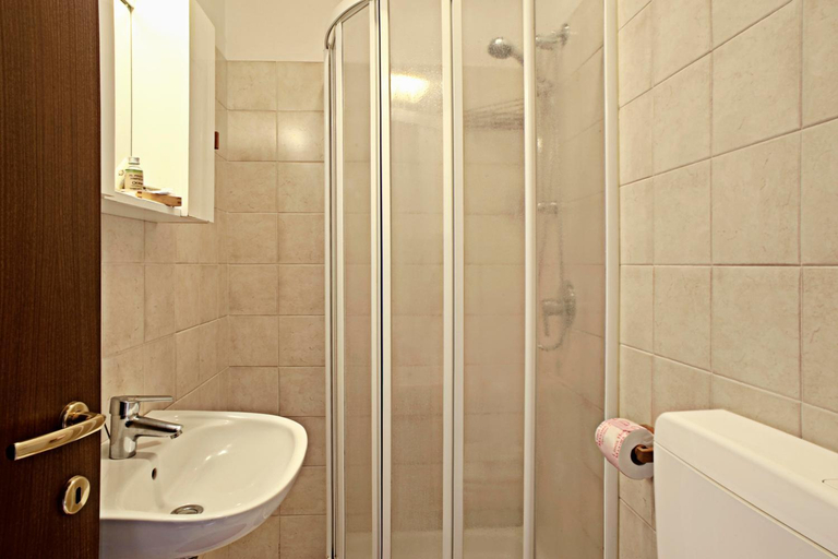 Bathroom 5, Hotel Silvana