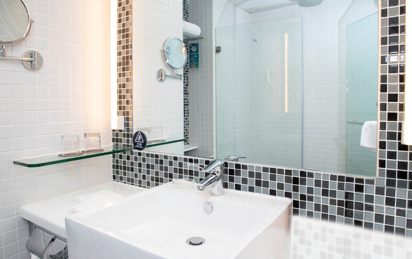 Bathroom 7