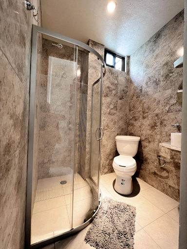 Bathroom 3, Hotel Hai Do, Ezequiel Montes