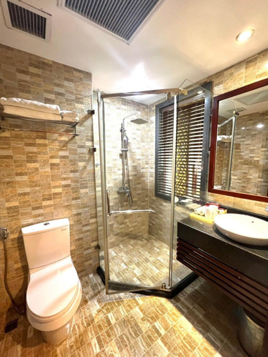 Bathroom 3, Central Hotel, Móng Cái