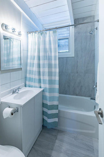 Bathroom 2, Boutique Suite #7, Lake Hurron