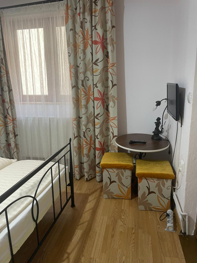 Others 3, Casa Linistita, Pietroasa