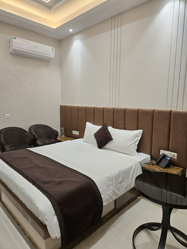 Bedroom 3, Shri Sangam Hotel, Muzaffarnagar