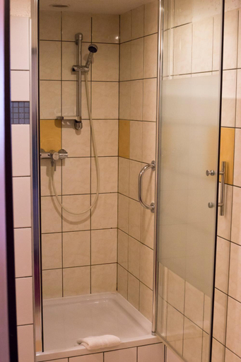 Bathroom 2, Hotel Slavie, Cheb