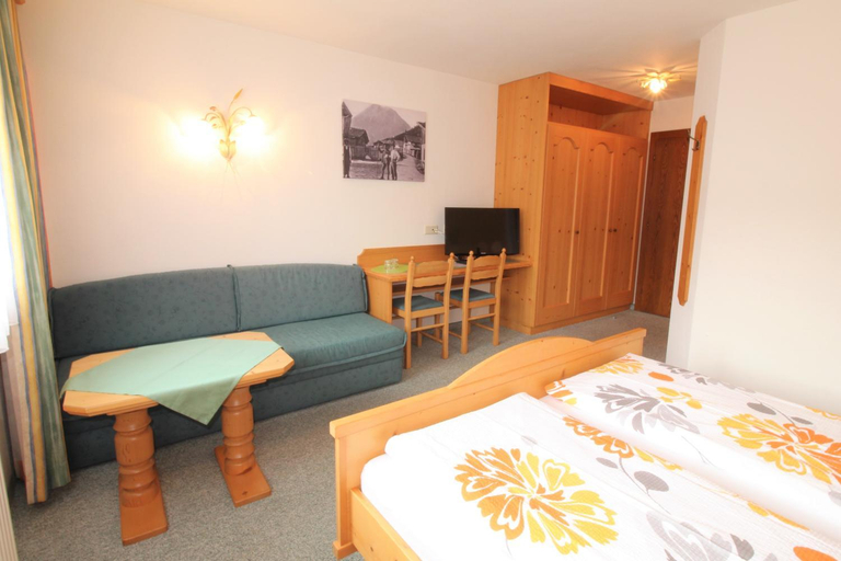 Bedroom 2, Ivos Sonnenpension, Innsbruck Land