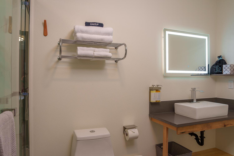 Bathroom 3, The Inn at 515 15th, Clatsop