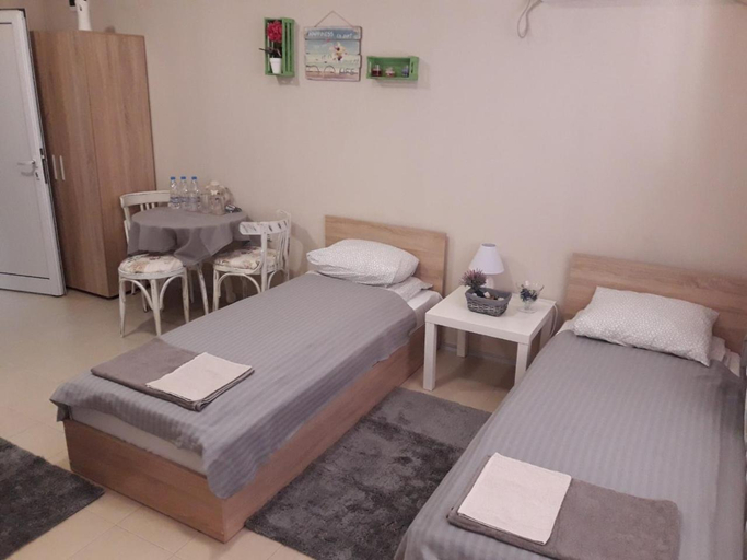 Others 4, Rooms Lagat, Troyan