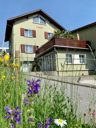 Exterior 4