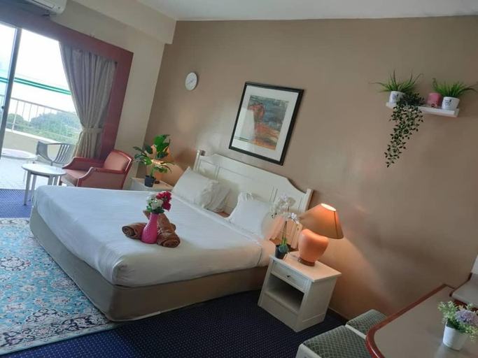 Bedroom 2, Seaview Deluxe Rainbow Paradise Tg Bungah 8pax, Penang Island