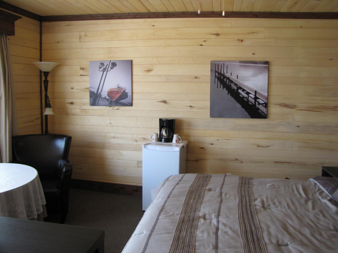 Bedroom 1, Motel du Haut Phare, La Côte-de-Gaspé