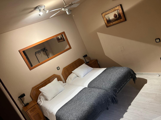 Others 3, Hostal Arenal, Zaragoza