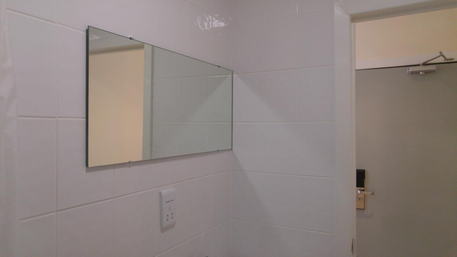 Bathroom 3, City View Hotel Stratford, London