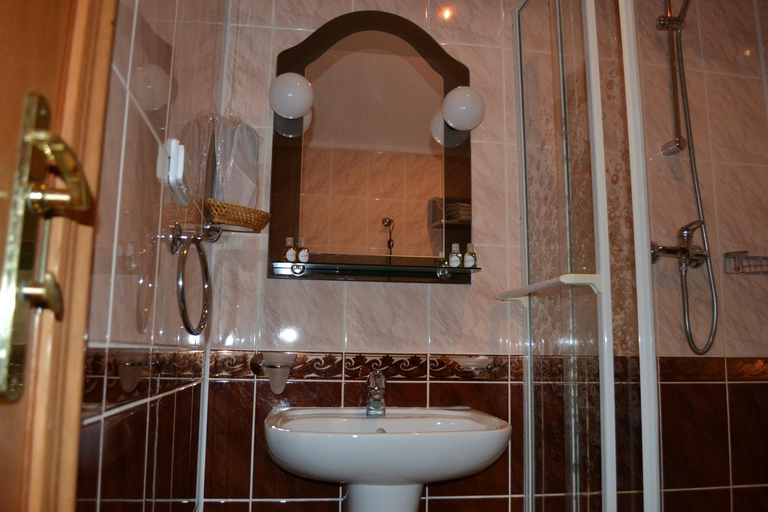 Bathroom 3, Goverla, Nadvirnians'kyi