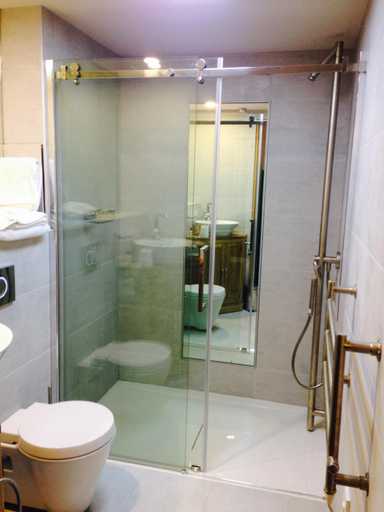 Bathroom 3, York Aparthotel, York