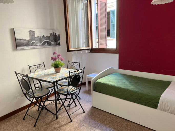 Bedroom 5, Marconi Rooms - Loggia delle Erbe, Verona
