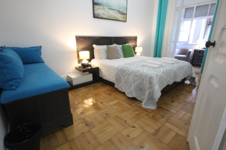 Others 4, Ocean M1 R4 - Large Double Room with shared Bathroom in City Center, Lisbon