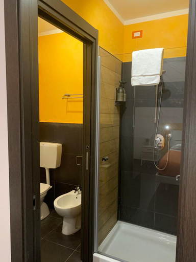 Bedroom 3, Elite 19, La Spezia