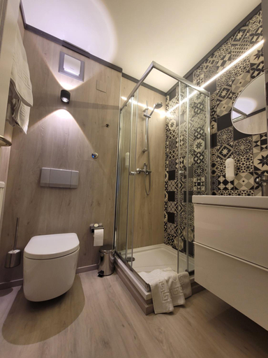 Bathroom 11