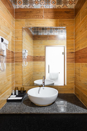 Bathroom 7