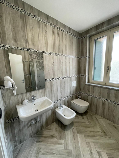 Others 3, Holiday Rooms Rho, Milano
