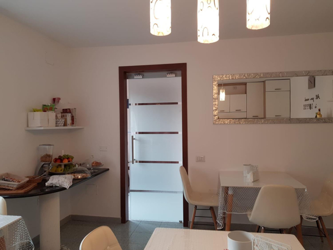 Others 5, B&B da Mary, Milano