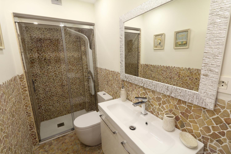 Bathroom 2, Sitges Centre Mediterranean House- 5 Bedroom, 4 Bathroom, Terrace Courtyard, Private Rooptop Pool, Barcelona