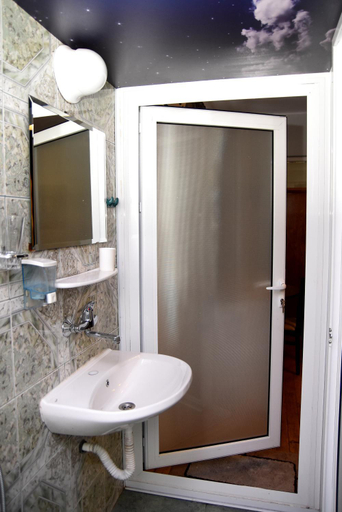 Bathroom 3, Santa Sofia, Stolichna