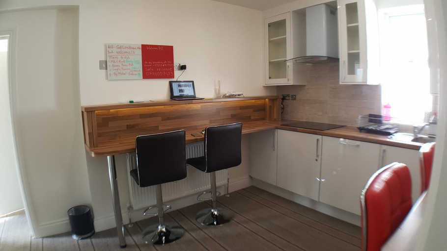 Others 4, Heathrow-Windsor Guest House, Slough