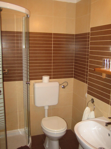 Bathroom, Amaretto Szallas, Miskolci
