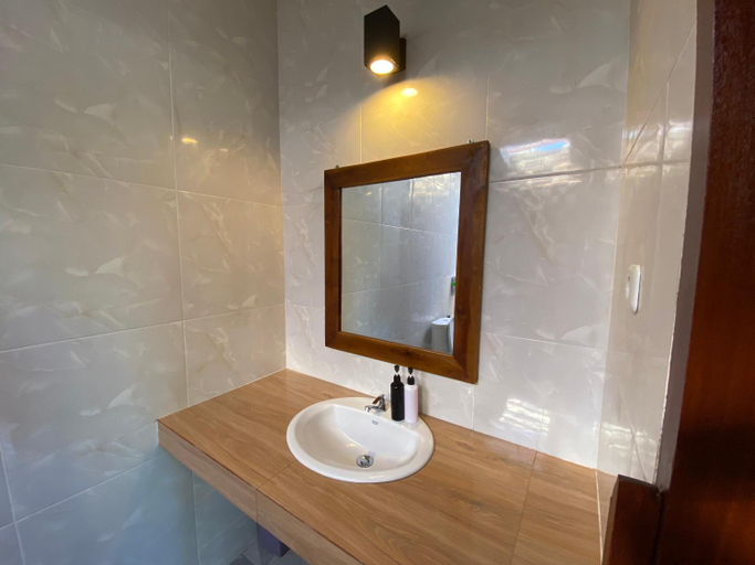 Bathroom 15