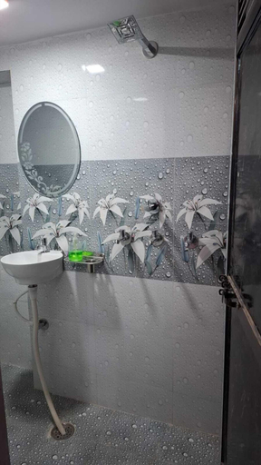 Bathroom 3, Madhavi Homestay, Varanasi