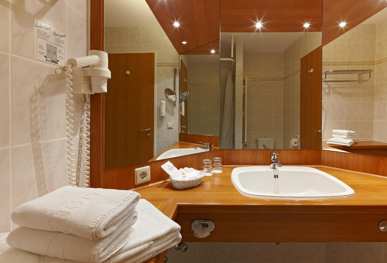 Bathroom 3, Kim Hotel Dresden, Dresden