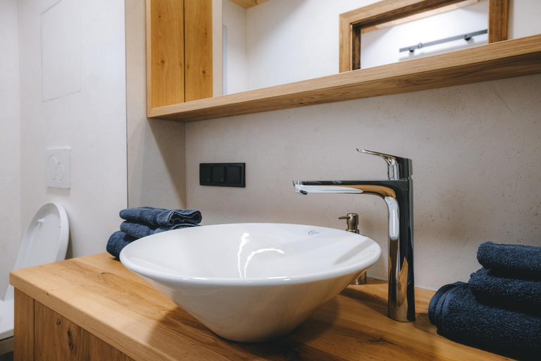 Bathroom 2, zum Wohle, Murau