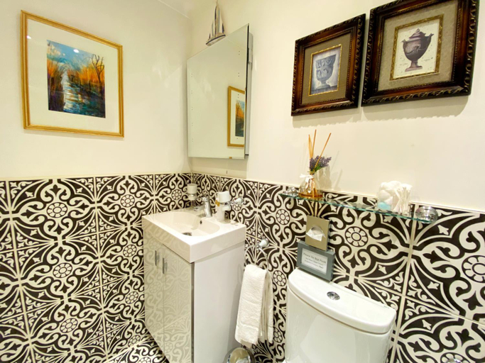 Bathroom 2, Muntham Luxury Holiday Apartments, Torbay