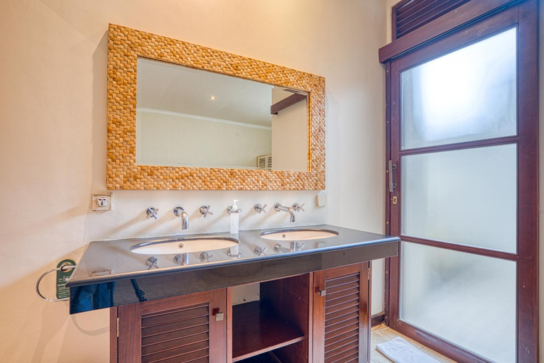 Bathroom 1, VILLA AISHA, Denpasar