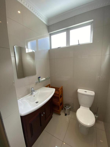 Bathroom 2, Singatha Guesthouse, eThekwini