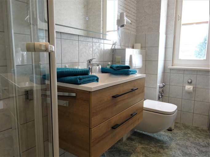 Bathroom 4, Hotel Pension Zur Fahrbrucke, Vorpommern-Rügen