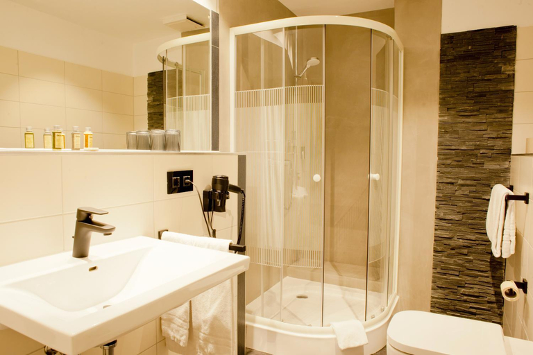 Bathroom 4, Hotel Schweriner Hof, Vorpommern-Rügen