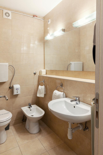 Bathroom 4, Hotel Livade, Čačak