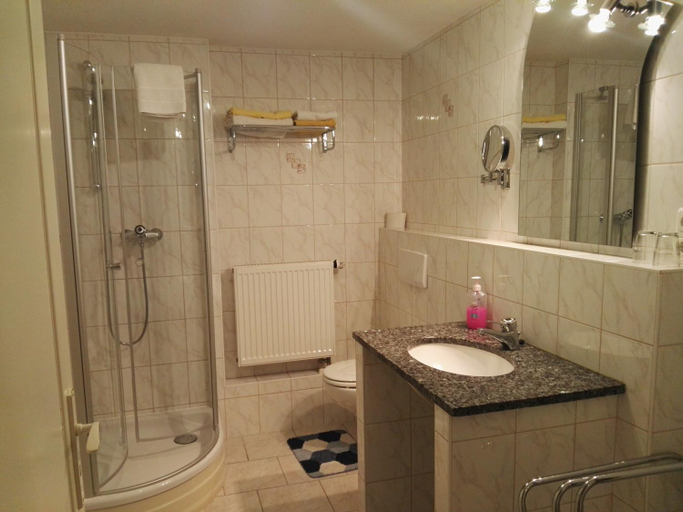 Bathroom 3, Hotel Gasthof Momm, München